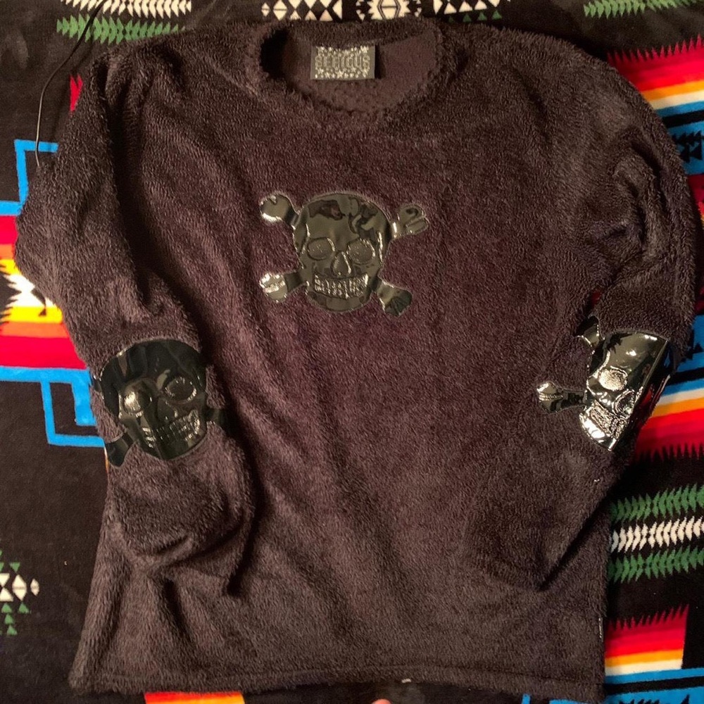 Serious La blanket skull sweater :D
